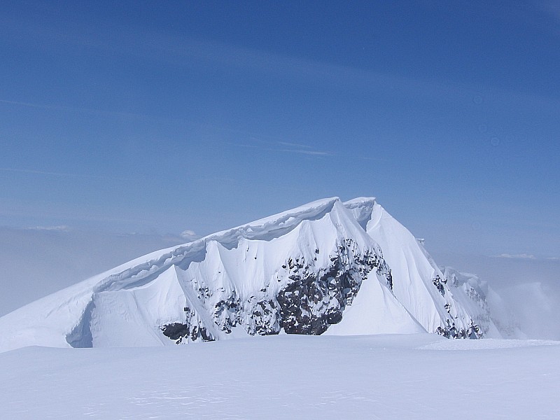 Sommet St Helens : Vu sur le sommet principal, depuis l'arrivée sur la lèvre du cratère