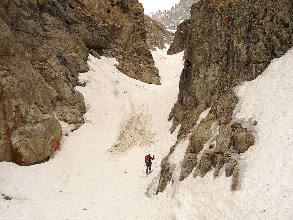 #1 Gorge : On commence a pied, mais ca passe bien a ski aussi Gorge : On commence a pied, mais ca passe bien a ski aussi