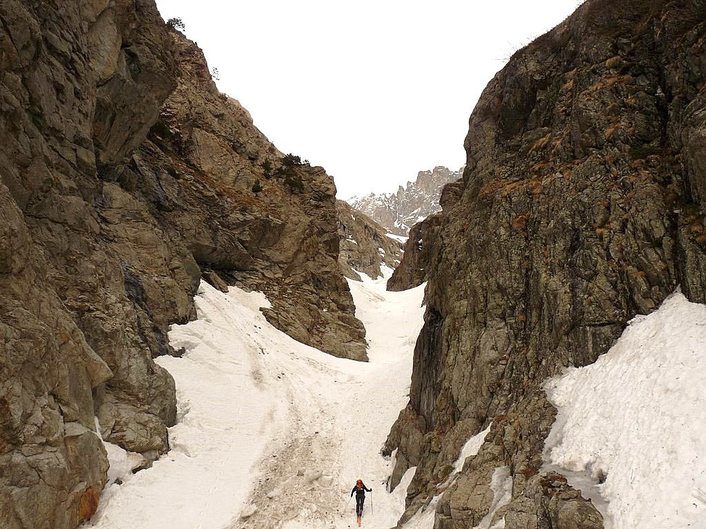 #2 Un peu plus haut... : dans la gorge Un peu plus haut... : dans la gorge