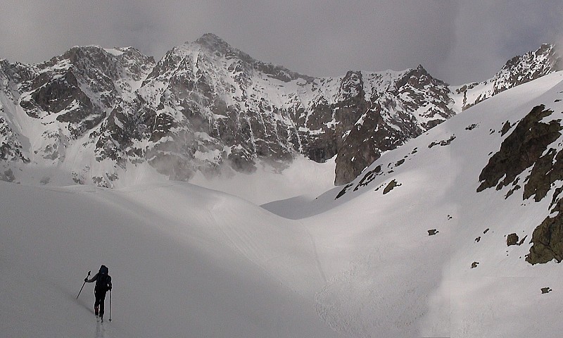 #1 Henri : devant nos objectifs défendus du jour : Neige Cordier(avec son couloir NE) et à droite la brèche de la Plate des Agneaux Henri : devant nos objectifs défendus du jour : Neige Cordier(avec son couloir NE) et à droite la brèche de la Plate des Agneaux