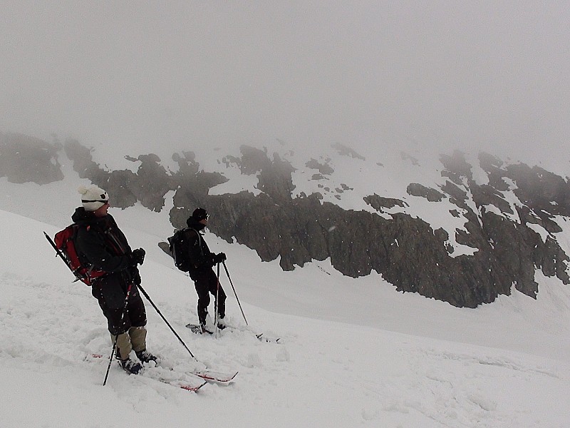 #11 JF et Loïc : prêts pour le dernier mur en bonnes conditions, et après on est bons pour la vieille sousoupe de printemps! JF et Loïc : prêts pour le dernier mur en bonnes conditions, et après on est bons pour la vieille sousoupe de printemps!