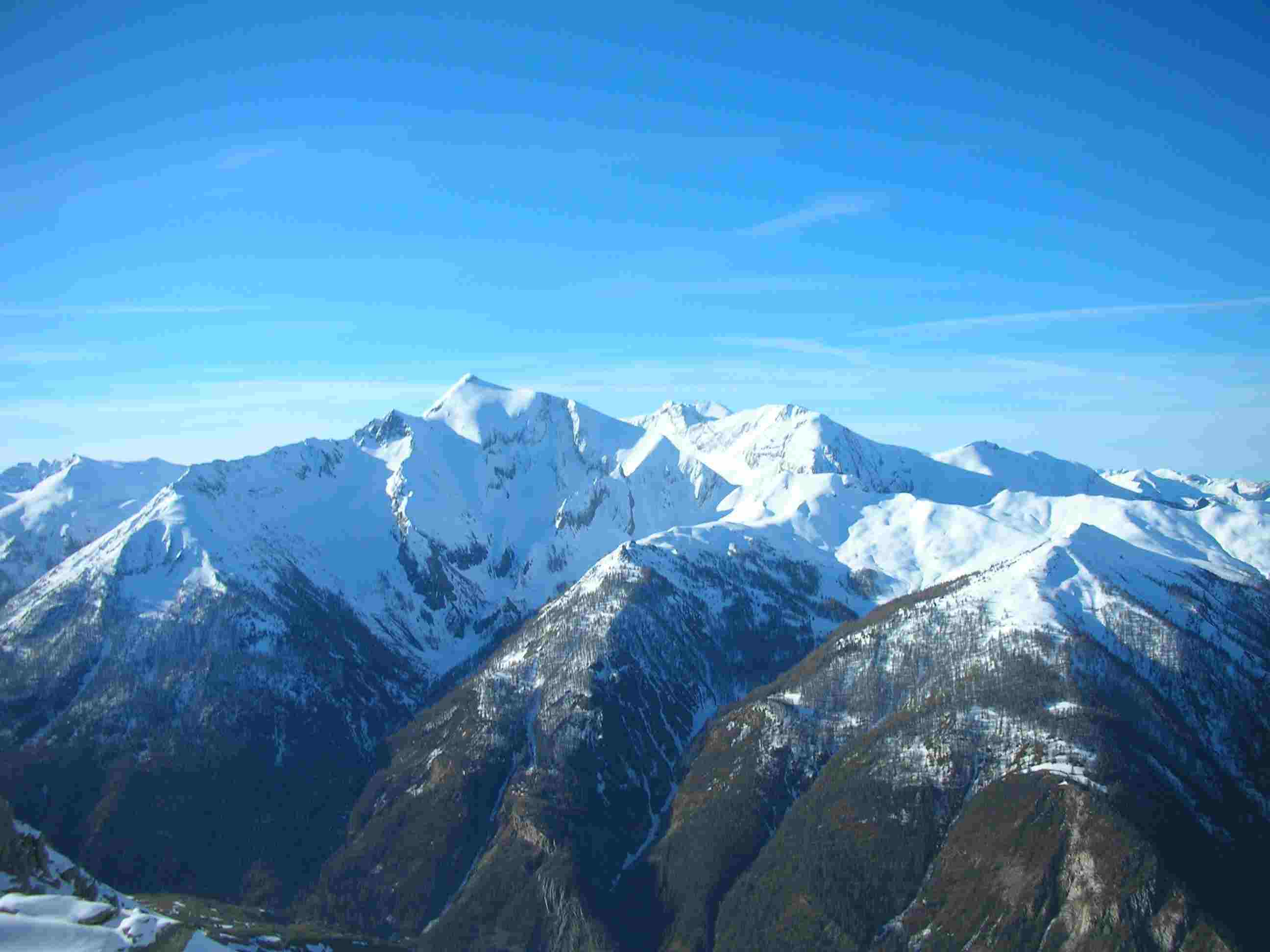 #2 depuis le col du gyp : la belle face nord du cimet nous cahe le mont Pelat (pour plus tard) et nous pointe le mercantour depuis le col du gyp : la belle face nord du cimet nous cahe le mont Pelat (pour plus tard) et nous pointe le mercantour