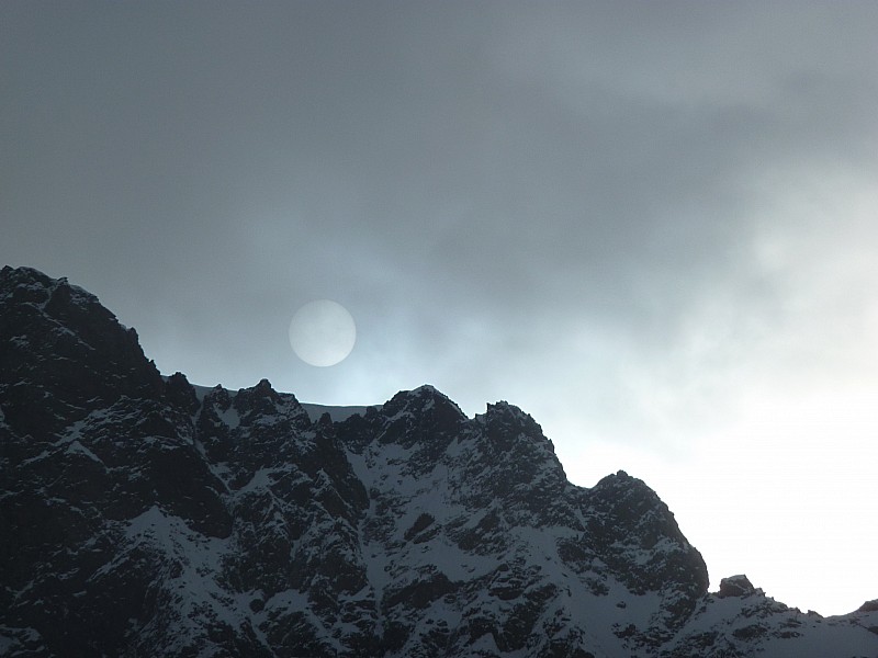 #7 Sur les arêtes de Roche Faurio : Le soleil n Sur les arêtes de Roche Faurio : Le soleil n'est pas loin. On le tient.