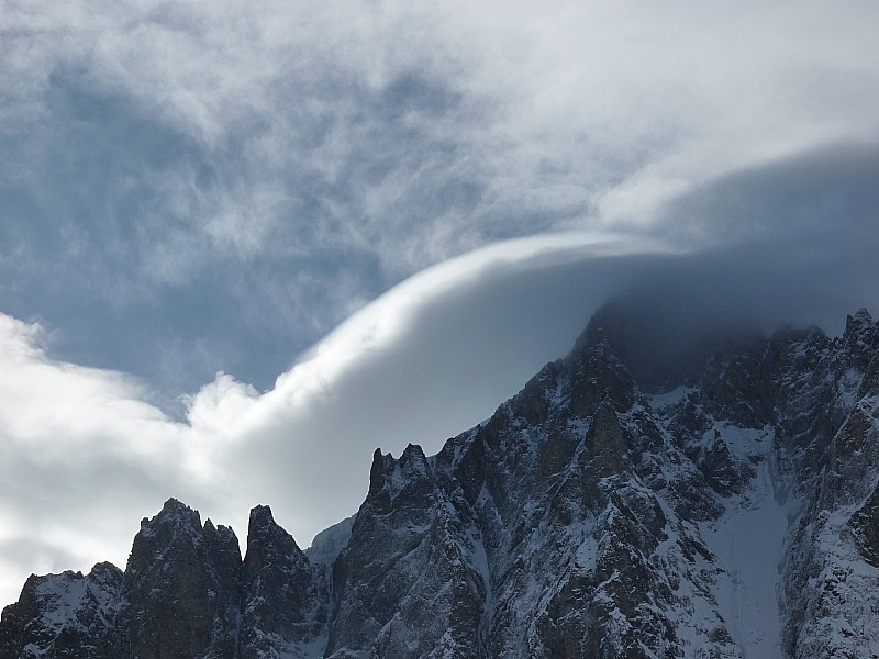 #9 Dôme des Ecrins : Berny se fera un plaisir de vous expliquer ces formations météorologiques Dôme des Ecrins : Berny se fera un plaisir de vous expliquer ces formations météorologiques