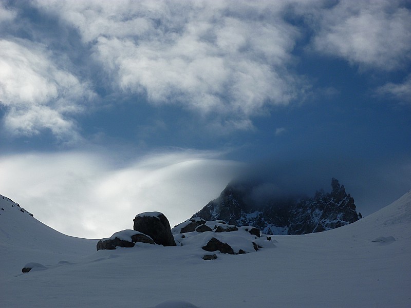 #5 Le Dôme des Ecrins : sous sa coupole de nuages Le Dôme des Ecrins : sous sa coupole de nuages