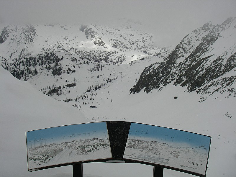 #1 Cime de Sistron : Heureusement que le panorama est indiqué sur la table d Cime de Sistron : Heureusement que le panorama est indiqué sur la table d'orientation !
Sans les nuages, on aurait vu le Cervin, dis !