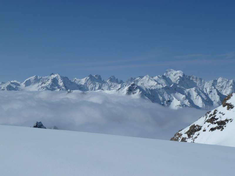 Ecrins : Les Ecrins qui sortent des brumes des Htes Alpes