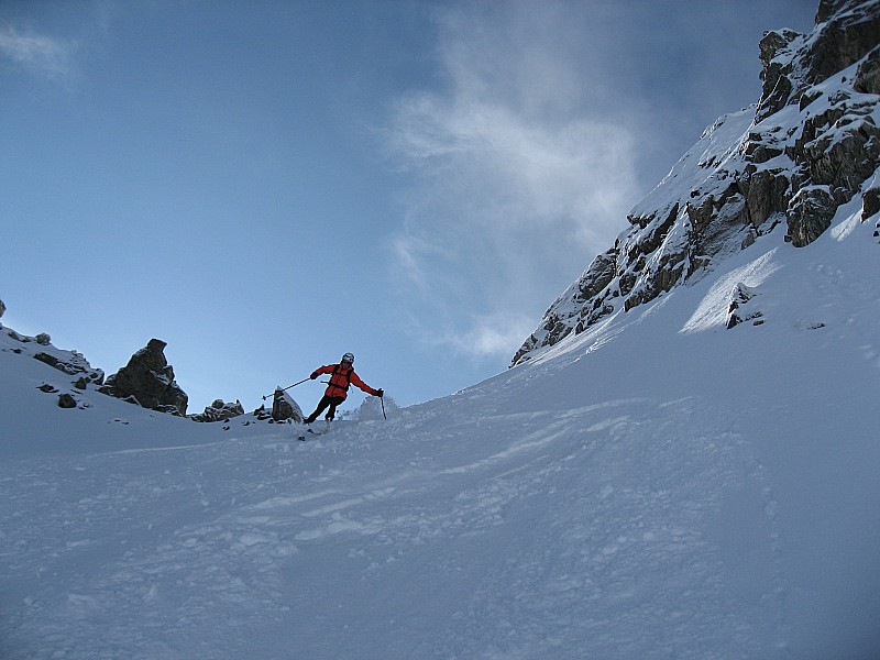 #7 Brèche du chien : P1P1 se régale dans les premiers virages de cette descente ! Brèche du chien : P1P1 se régale dans les premiers virages de cette descente !