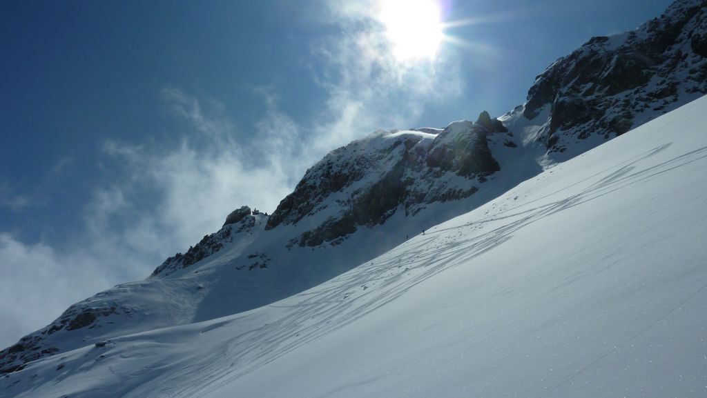 #6 Aiguille d Aiguille d'Olle : la breche du chien à gauche et à droite, le couloir qui nous amene au sommet de l'Aiguille d'Olle