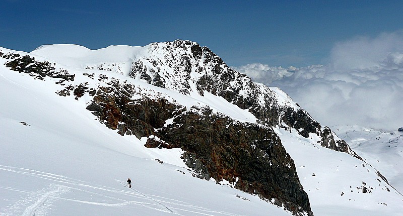 Thierry à la montée ... : ... devant les Cimes de la Cochette