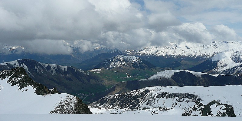 La vallée de l'Arvan : bien verte tout en bas