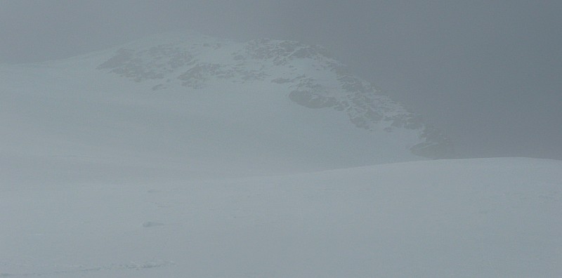 La fenêtre météo se ferme : Vers midi, 100m sous le sommet de l'Etendard. Décision : on s'arrête et on profite de la descente pendant qu'elle n'est pas trop bouchée !