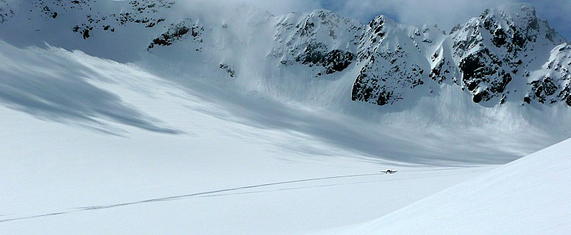 Autre type d'exercice matinal : Un pilote à l'entraînement au Col des Quirlies