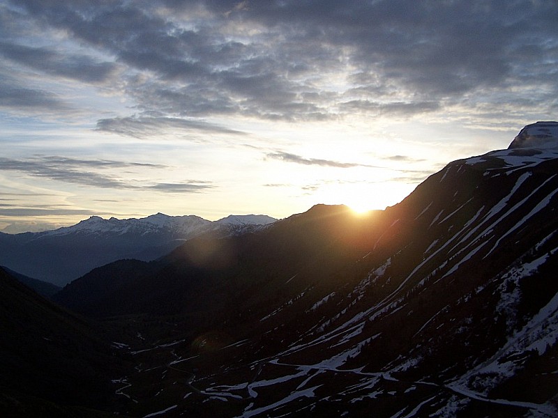 #5 Coup de sabre du piniolet : Levé du soleil derriere la vanoise. Coup de sabre du piniolet : Levé du soleil derriere la vanoise.