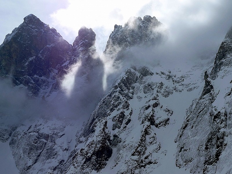 #7 Jeux de lumières : dans les grandes parois du Glacier Noir Jeux de lumières : dans les grandes parois du Glacier Noir