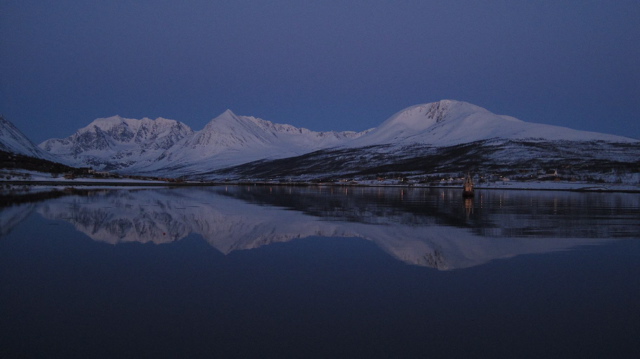 #20 Deux heures du matin : Dans le fjord nordlenangen Deux heures du matin : Dans le fjord nordlenangen
