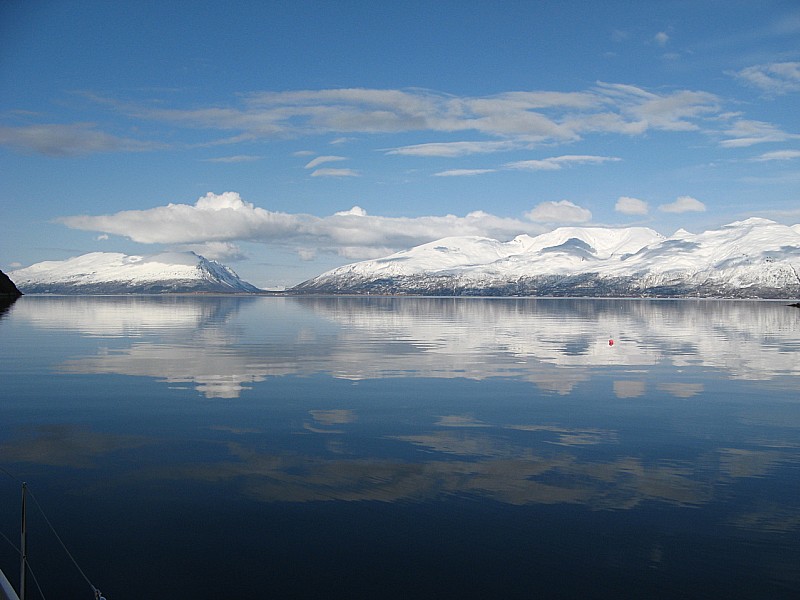 Les îles : Un mélange de neige, de ciel et d'eau