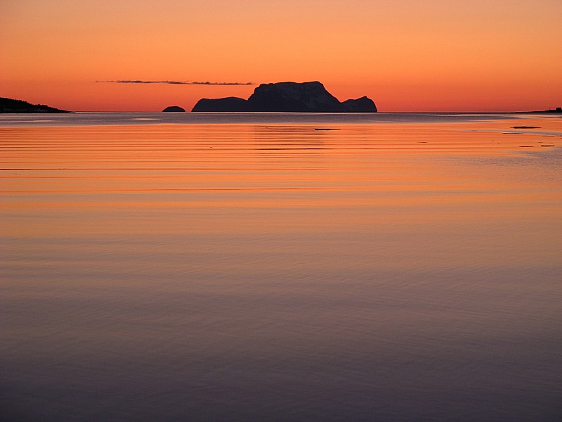 #13 Lever de soleil : Il est 2h, le soleil va apparaître au nord Lever de soleil : Il est 2h, le soleil va apparaître au nord
