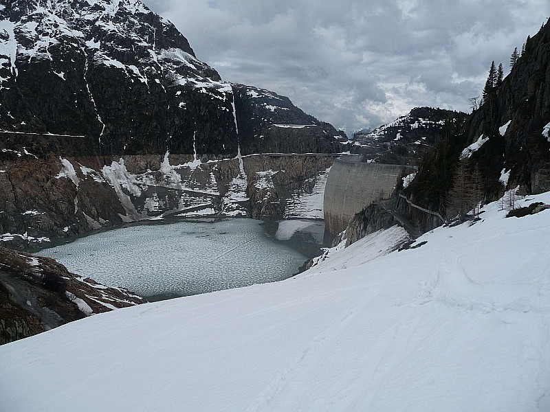 #6 lac et barrage d lac et barrage d'émosson : bien bas le lac