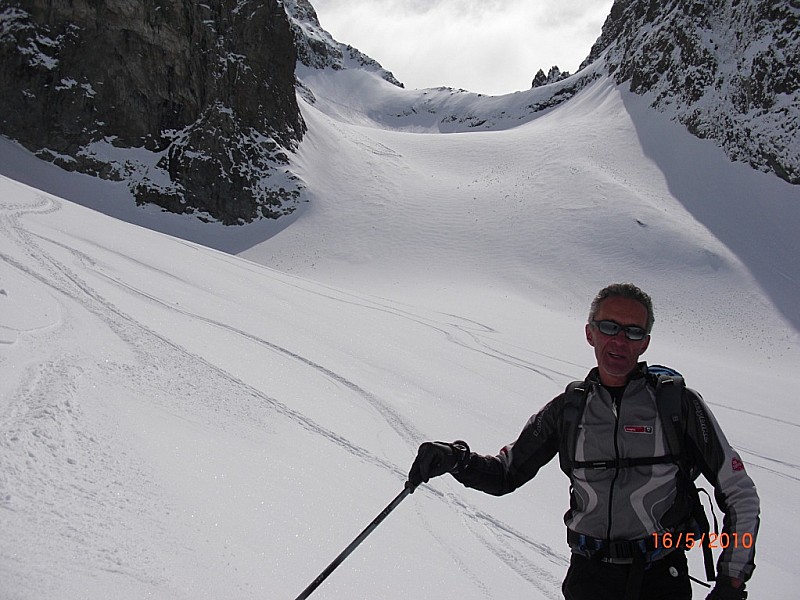 Col du Loup 16Mai2010 : Col du Loup de Valgaudemar vu du glacier de Surette le 16Mai2010: ça donnait envie de remonter tellement c'était beau.
Marc