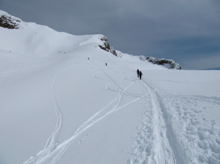 #14 Arrivée à la terasse : Arrivée à la terasse dans des supers conditions de neige, inespérées pour une mi-mai. Au fond à droite le balcon du Gélas Arrivée à la terasse : Arrivée à la terasse dans des supers conditions de neige, inespérées pour une mi-mai. Au fond à droite le balcon du Gélas