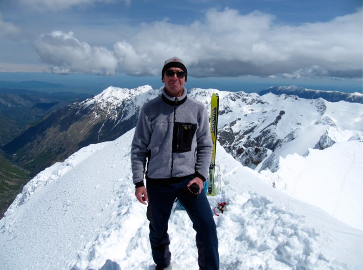 #23 Christophe au sommet : Christophe au sommet, à gauche le retour de l Christophe au sommet : Christophe au sommet, à gauche le retour de l'arc alpin, au fond la plaine du Pô.