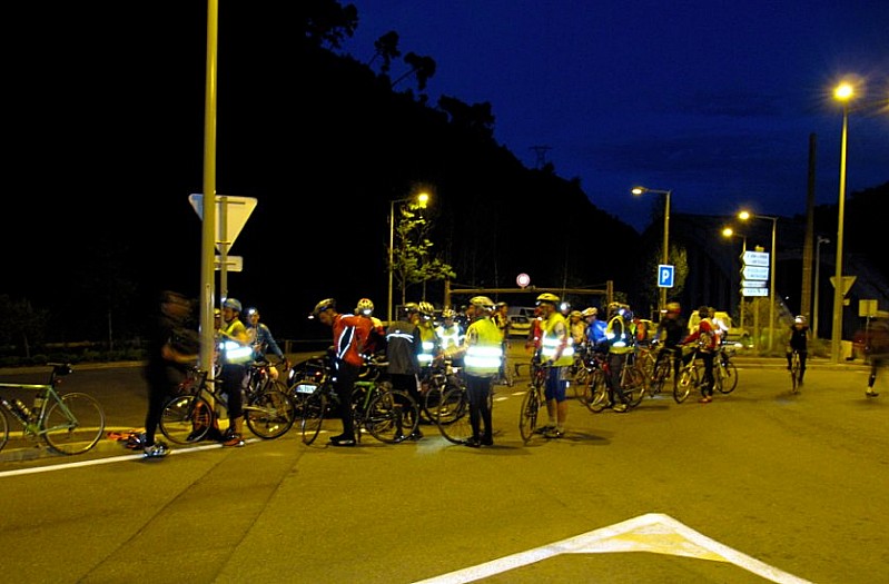 #8 Arrêt pipi : Arrêt pipi au rond point du bois Arrêt pipi : Arrêt pipi au rond point du bois
