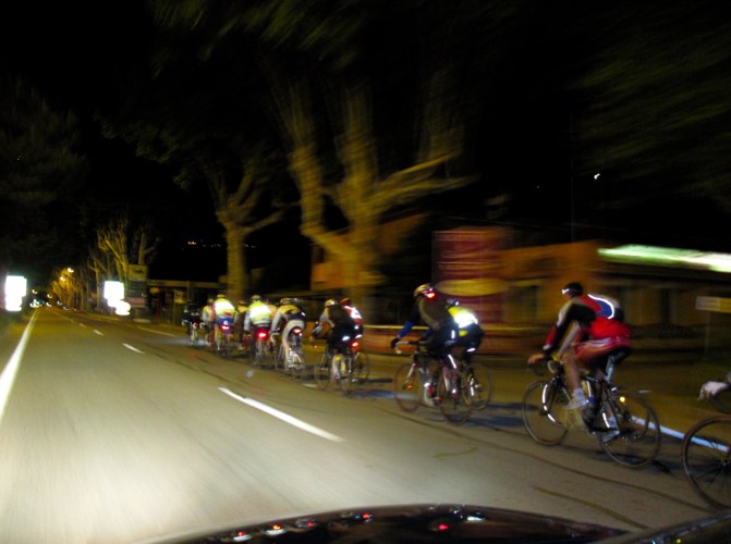 #7 Le peloton sur la RN 202 : Le peloton sur la RN 202 emmener à bonne allure par Olive et Olive. Le peloton sur la RN 202 : Le peloton sur la RN 202 emmener à bonne allure par Olive et Olive.