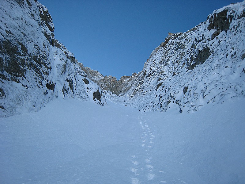#7 Couloir d Couloir d'accès : C'est parti... Thomas (au fond) nous a préparé l'escalier