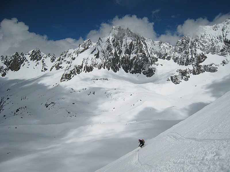 #21 Cône en poudre : Sur fond de Roche d Cône en poudre : Sur fond de Roche d'Alvau
