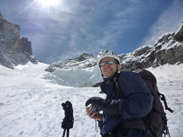 Sur le glacier d'Armande : Jib devant des immeubles de séracs. Bon ben on va pas trop trainer!