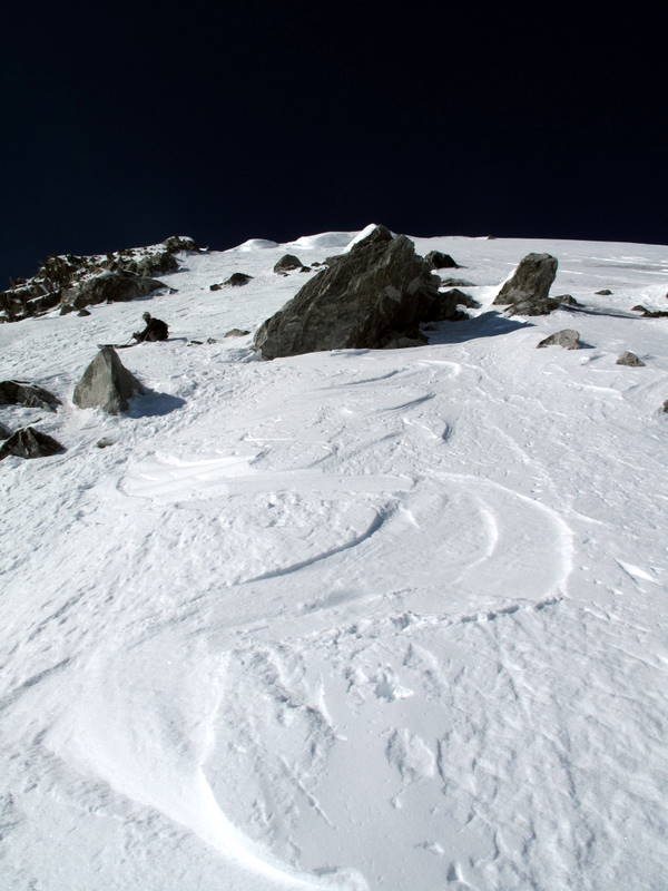 #7 Les corniches du sommet : La neige devient très bonne Les corniches du sommet : La neige devient très bonne