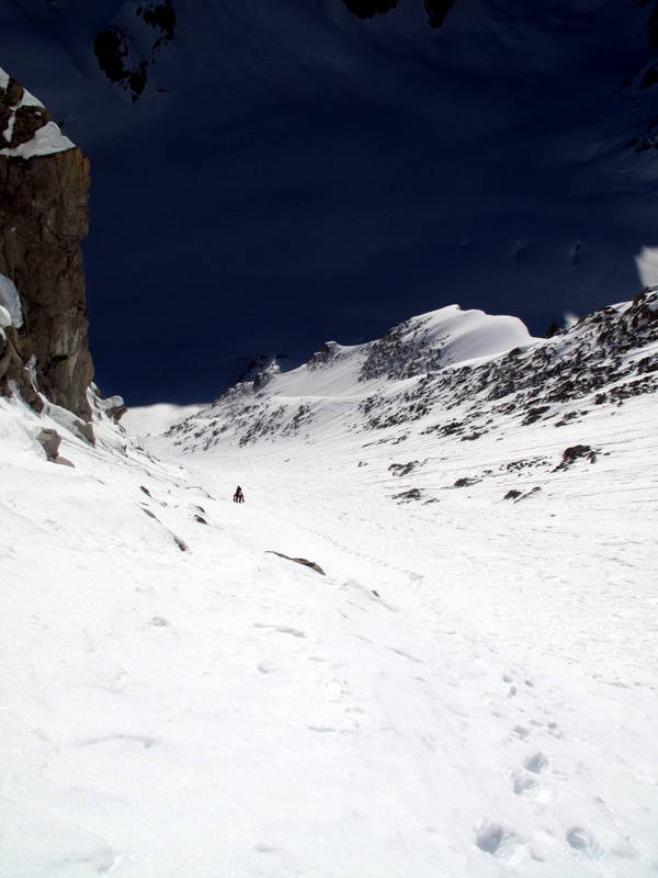 #3 En haut de la première partie : Fin du couloir on tire à droite pour contourner les rochers En haut de la première partie : Fin du couloir on tire à droite pour contourner les rochers