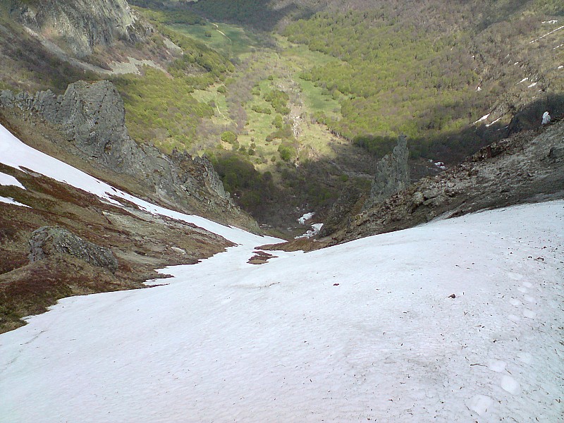 #12 Descente du Moine : La partie la plus étroite (bien visible sur la photo) fait encore 4 mètres. le reste est laaaaarge ! Descente du Moine : La partie la plus étroite (bien visible sur la photo) fait encore 4 mètres. le reste est laaaaarge !
