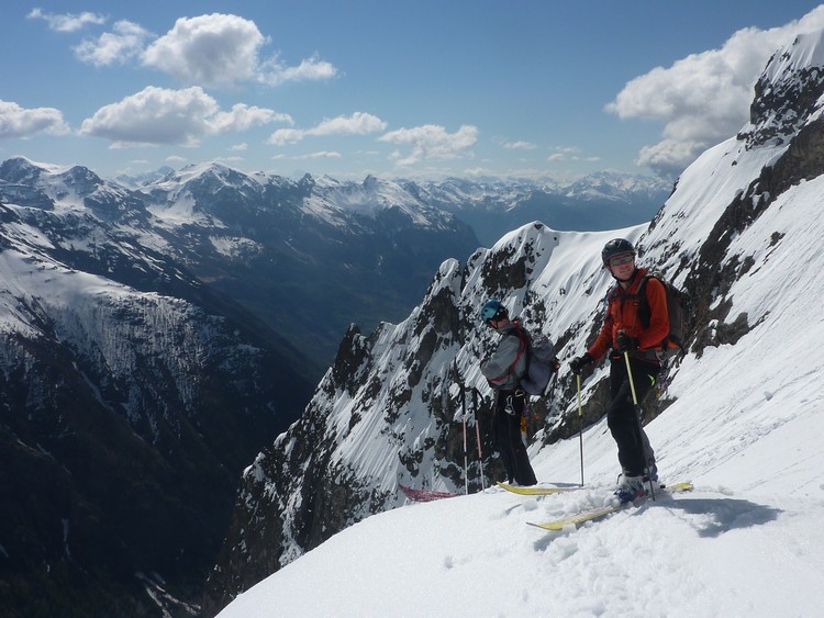 #35 Pelvoux : Entrée de la combe de Serre de Riou : on peut relâcher la pression. Pelvoux : Entrée de la combe de Serre de Riou : on peut relâcher la pression.