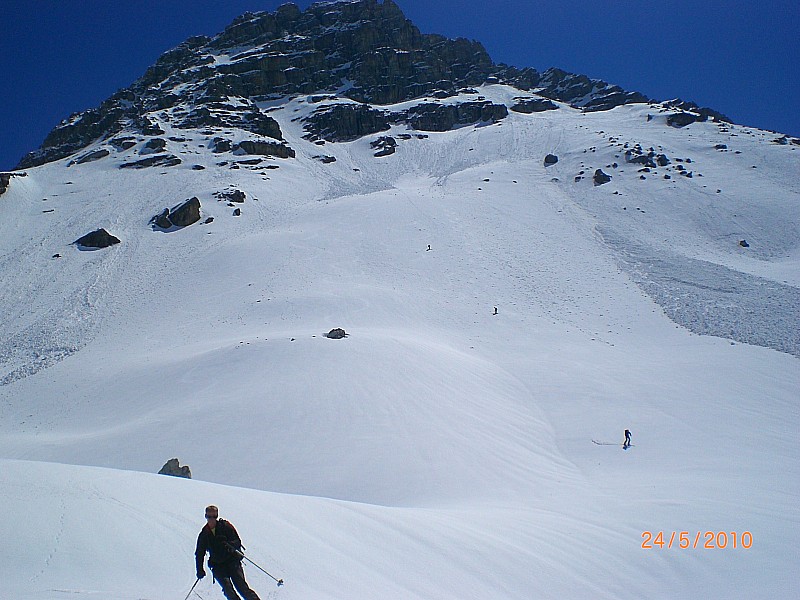 Pic de Rochebrune : Le versant W en excellentes conditions.
Pat de Gap and Co à l'oeuvre.