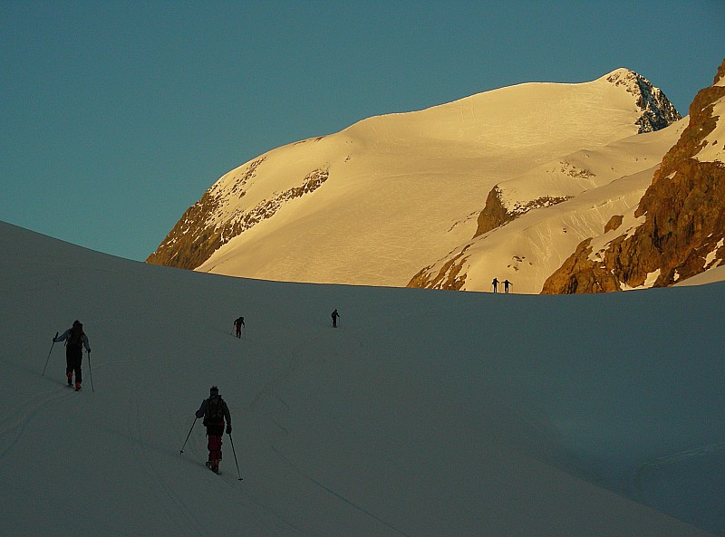 #6 Etendard du matin : Quelques minutes plus tard en arrivant sous l Etendard du matin : Quelques minutes plus tard en arrivant sous l'Etendard - les lueurs matinales sont encore un peu présentes
