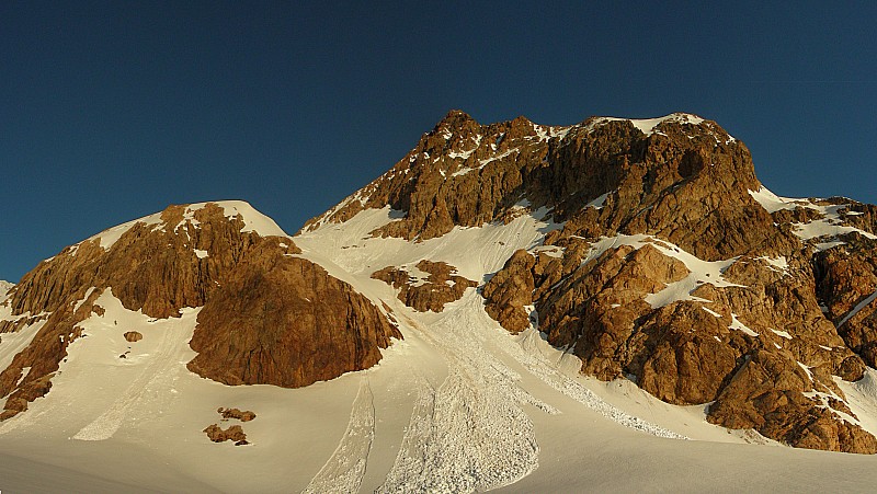 #8 Cimes de la Cochette : Belle face Rocheuse - Et quel ciel! Cimes de la Cochette : Belle face Rocheuse - Et quel ciel!