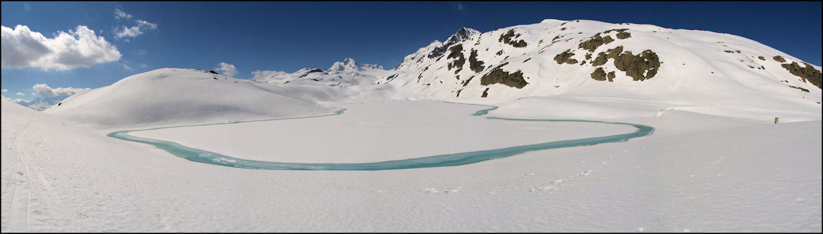 #27 robinet : Allons bon, quelqu robinet : Allons bon, quelqu'un a oublié de fermer le robinet!
