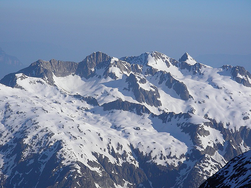 #13 Souvenir de la Veille : De gauche à droite: le toit, la pyramide, rocher blanc (sortie de dimanche matin), Rocher Badon Souvenir de la Veille : De gauche à droite: le toit, la pyramide, rocher blanc (sortie de dimanche matin), Rocher Badon