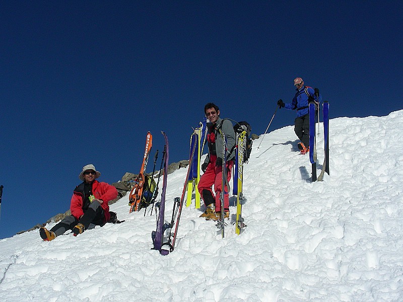 #15 Sous le sommet : Bien contents... Mission accomplie sous un beau soleil! reste plus qu Sous le sommet : Bien contents... Mission accomplie sous un beau soleil! reste plus qu'à descendre...