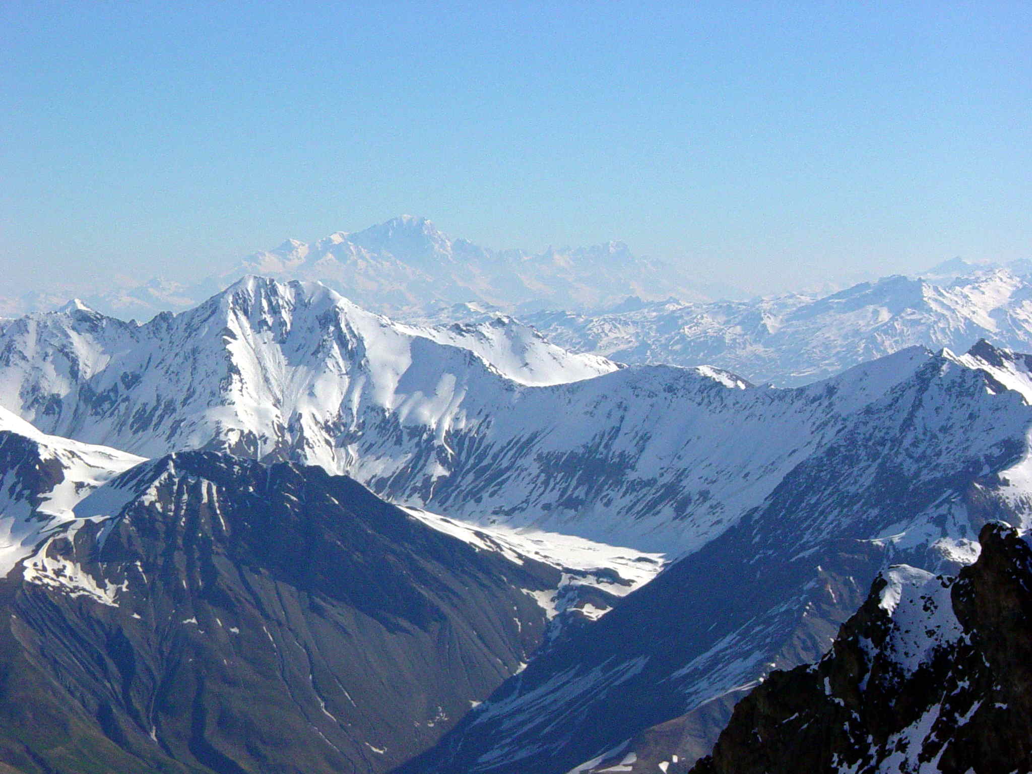 #13 Mont Blanc : Au loin le Mont Blanc Mont Blanc : Au loin le Mont Blanc