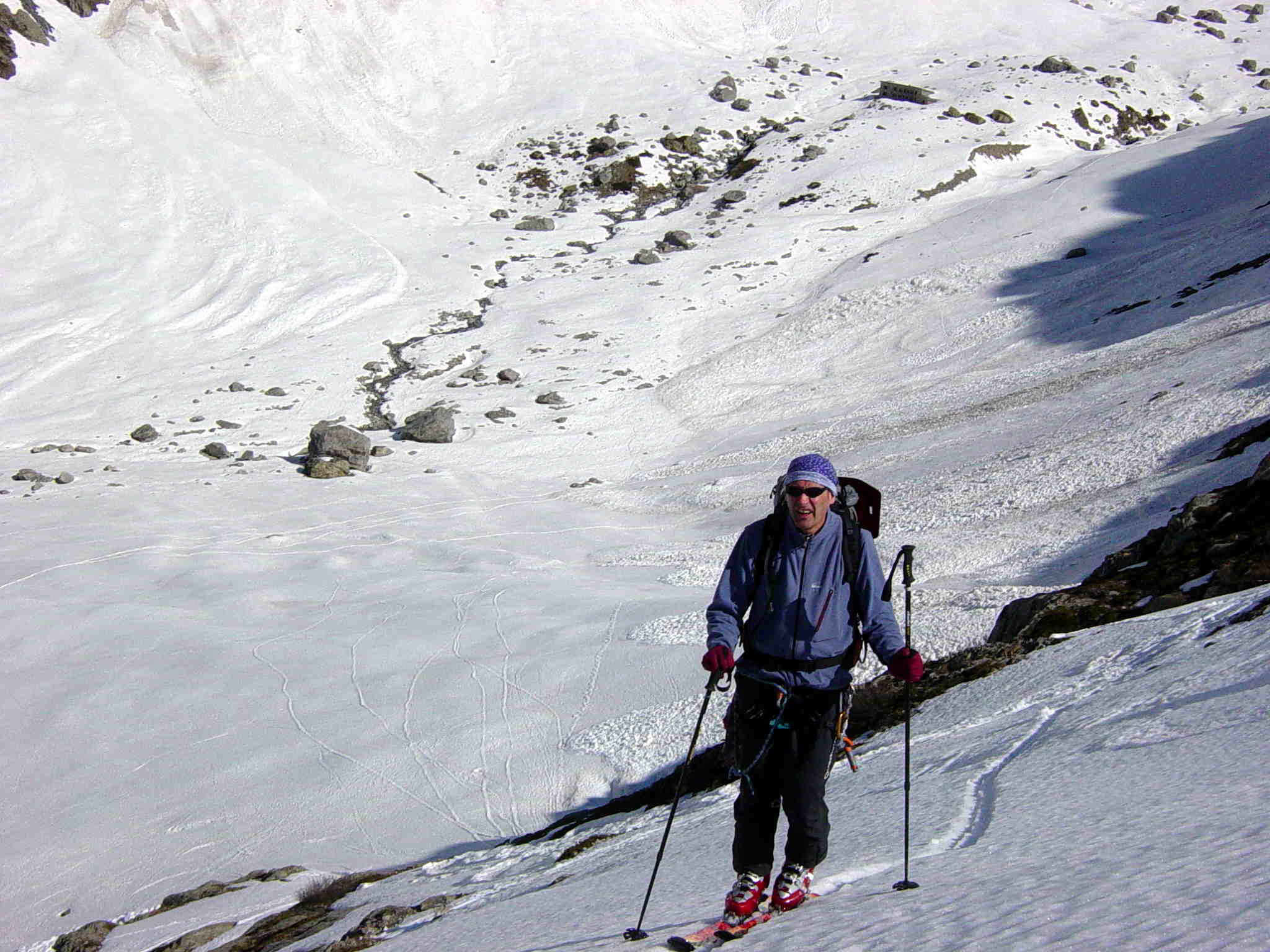 #2 Ascension du premier ressaut : En direction du col de casse déserte ... le refuge du Chatelleret au loin Ascension du premier ressaut : En direction du col de casse déserte ... le refuge du Chatelleret au loin