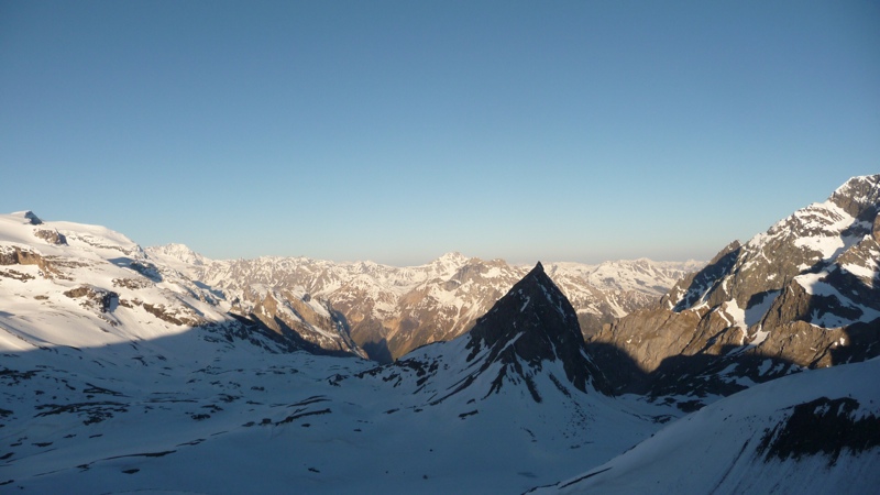 #4 Aiguille de la Vanoise : depuis le bas des Grands Couloirs Aiguille de la Vanoise : depuis le bas des Grands Couloirs