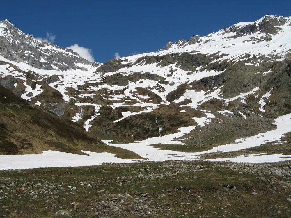 #19 Dôme des Glaciers : Itinéraire de montée entre Mont Tondu à gauche et Pointe des Lanchettes à droite Dôme des Glaciers : Itinéraire de montée entre Mont Tondu à gauche et Pointe des Lanchettes à droite
