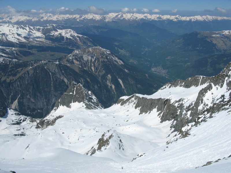 #8 La descente : Bozel en bas, Cheval Noir et Lauzière au fond La descente : Bozel en bas, Cheval Noir et Lauzière au fond