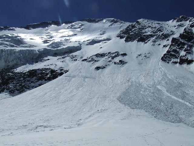 Domes de miage : la Face à 11h30 environ, fin de notre descente, maintenant c'est tranquille jusqu'au chalets de Miage