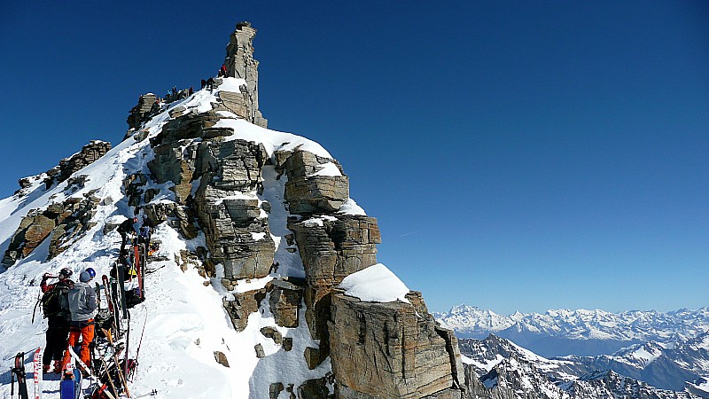 #23 Arrivée sous le sommet : Pas de vent, temps superbe au col Arrivée sous le sommet : Pas de vent, temps superbe au col