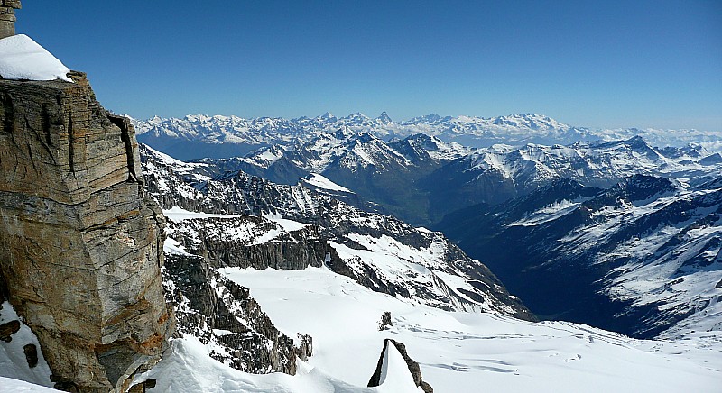 #21 Vue sur les Alpes Suisses : Au centre : Cervin, Dent d Vue sur les Alpes Suisses : Au centre : Cervin, Dent d'Herens ...