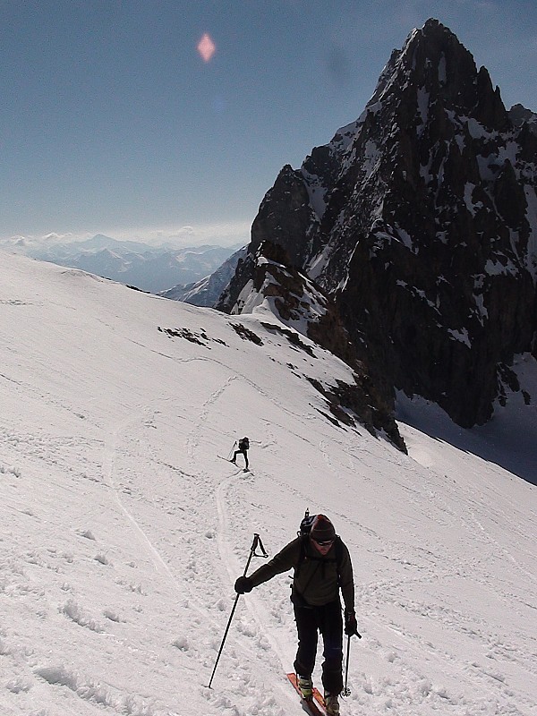 #8 Le Dignois et Henri : sur le glacier juste avant de prendre pied sur la croupe finale Le Dignois et Henri : sur le glacier juste avant de prendre pied sur la croupe finale